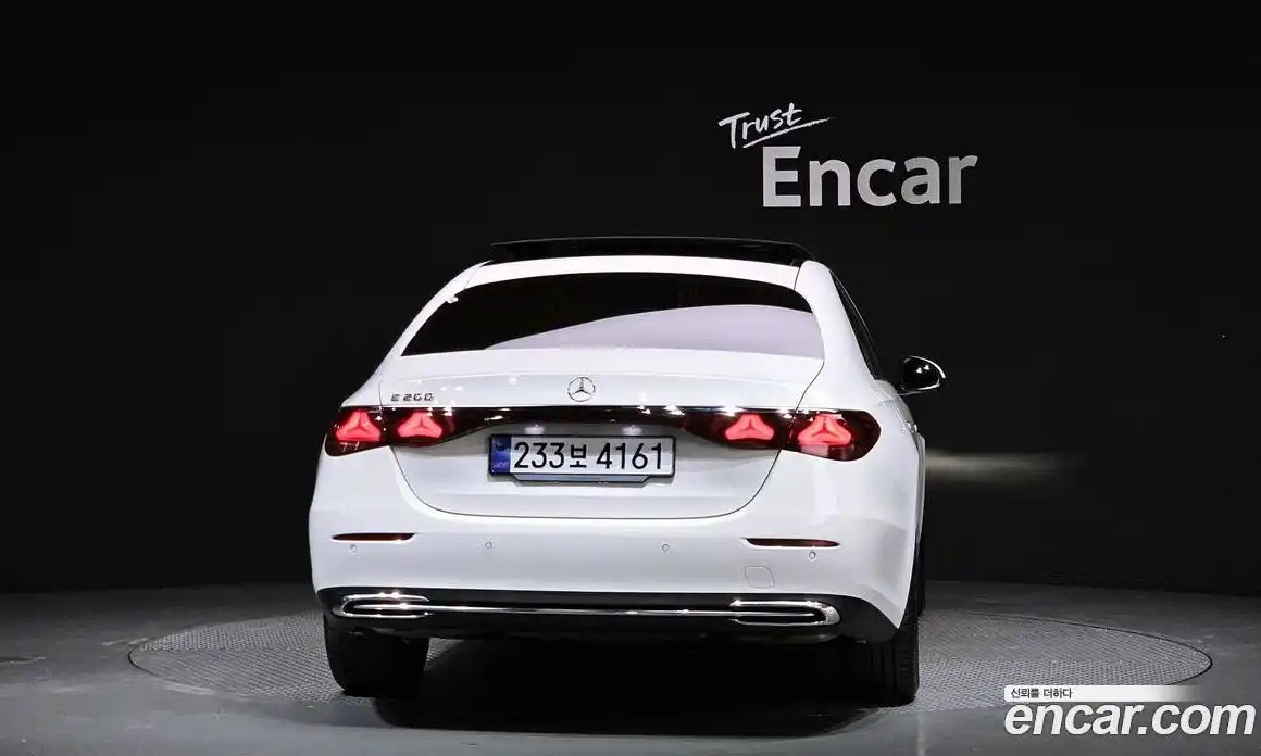 Mercedes-Benz E-Class 2025 2.0 гидро, фото 4