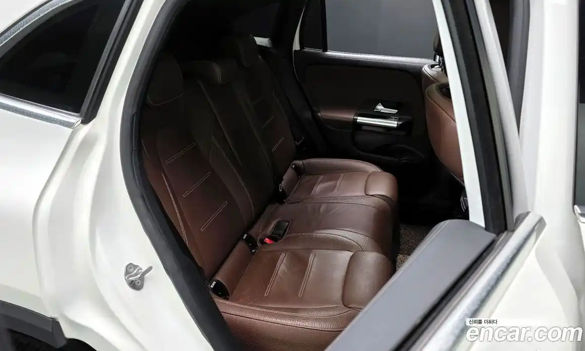 Mercedes-Benz GLA-Class 2020 2.0 гидро, фото 17
