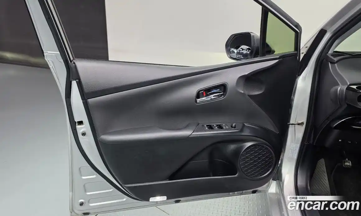 Toyota Prius 2018 1.8 гидро, фото 14