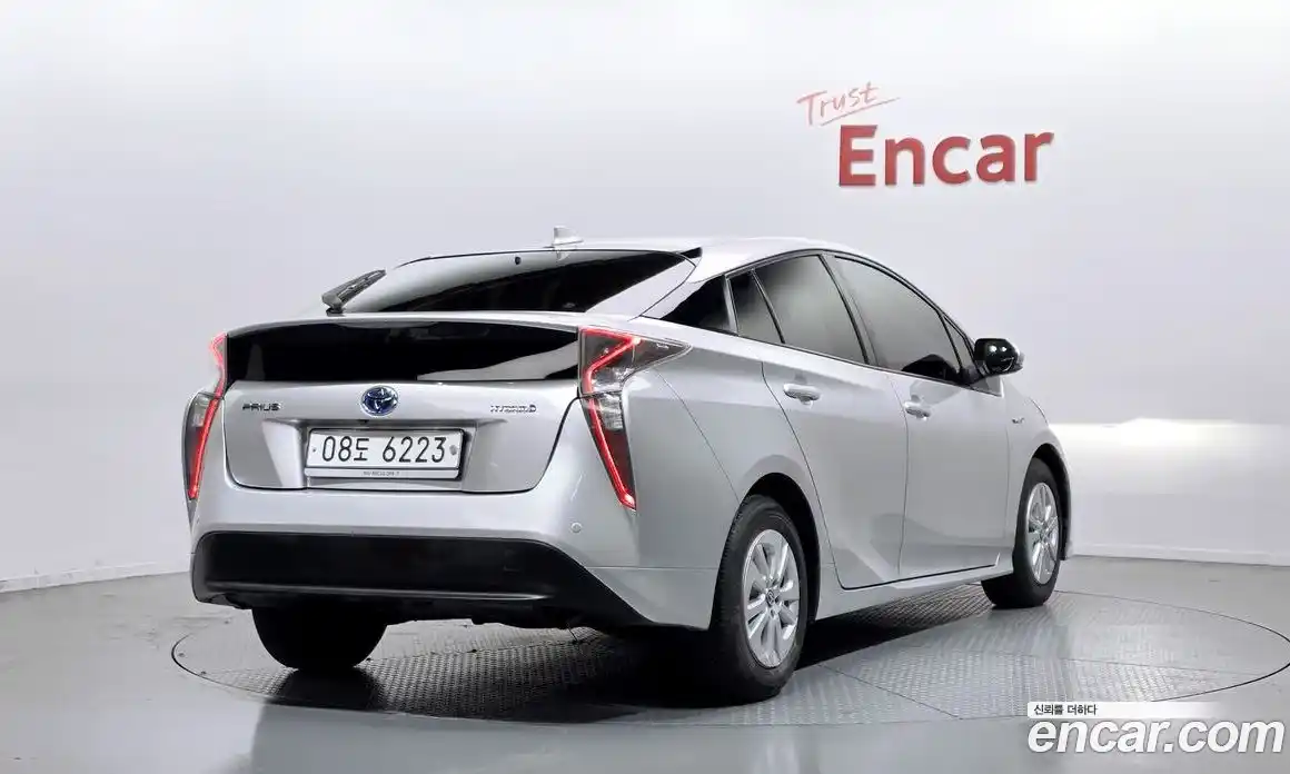 Toyota Prius 2018 1.8 гидро, фото 2