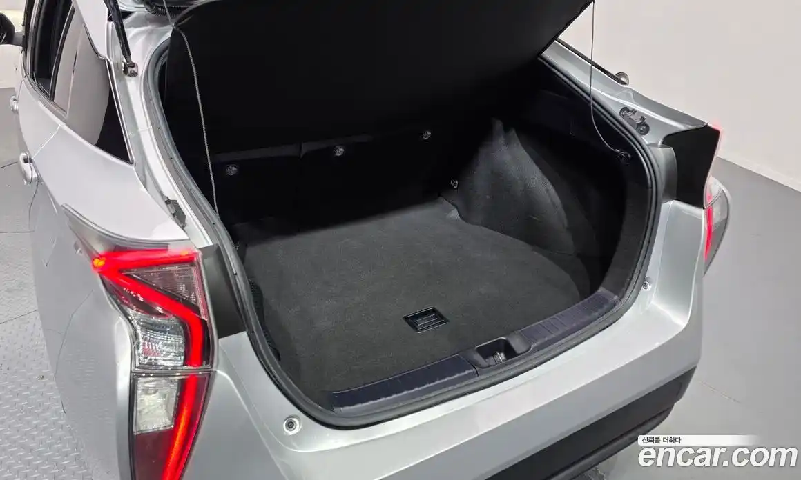 Toyota Prius 2018 1.8 гидро, фото 24
