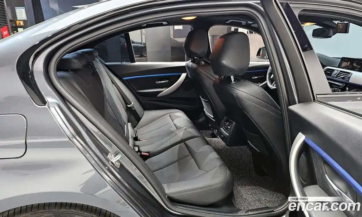 BMW 3-Series 2018 2.0 гидро, фото 17