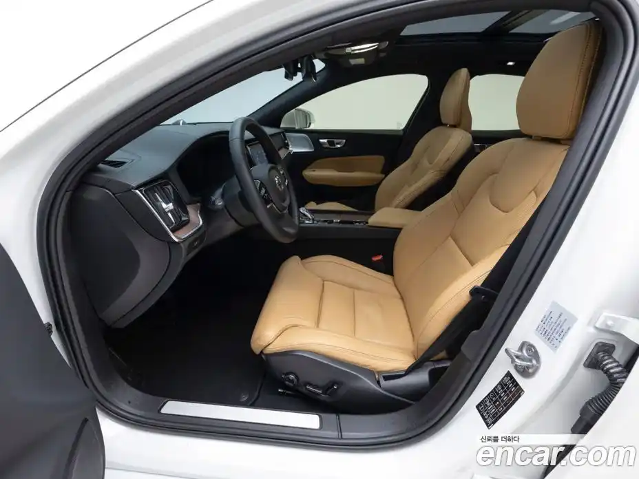 Volvo S60 2024 2.0 автомат (гидро), фото 9