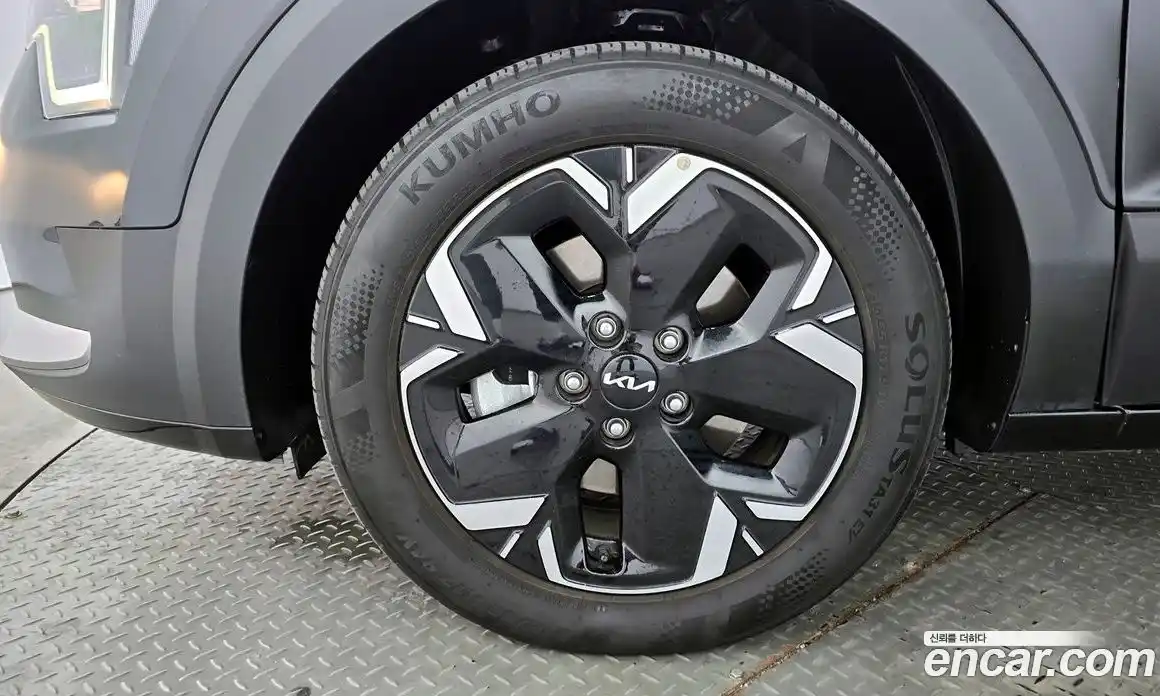 Kia Niro 2023 0.2 автомат (гидро), фото 5