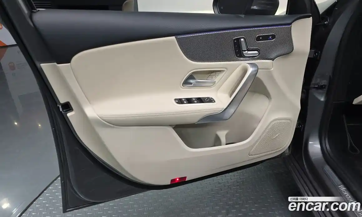 Mercedes-Benz A-Class 2021 2.0 гидро, фото 14