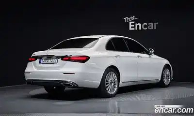 Mercedes-Benz E-Class 2021 2.0 автомат (гидро), миниатюра 2