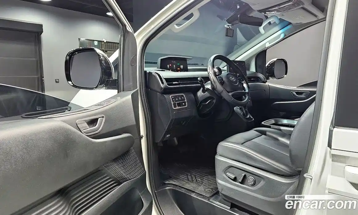 Hyundai Staria 2023 2.2 гидро, фото 13