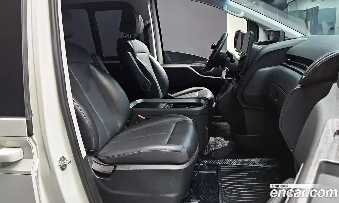 Hyundai Staria 2023 2.2 гидро, фото 16