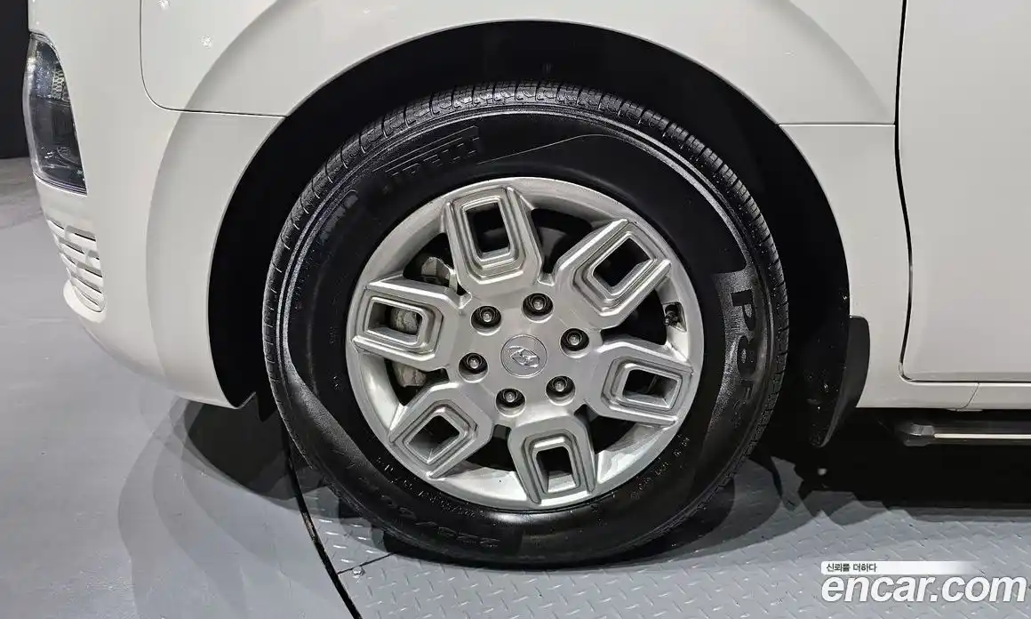 Hyundai Staria 2023 2.2 гидро, фото 5