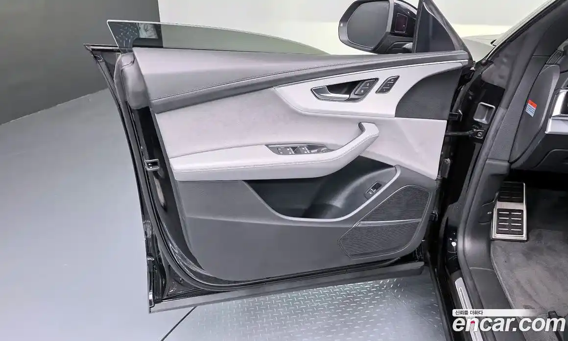 Audi Q8 2023 3.0 автомат (гидро), фото 14