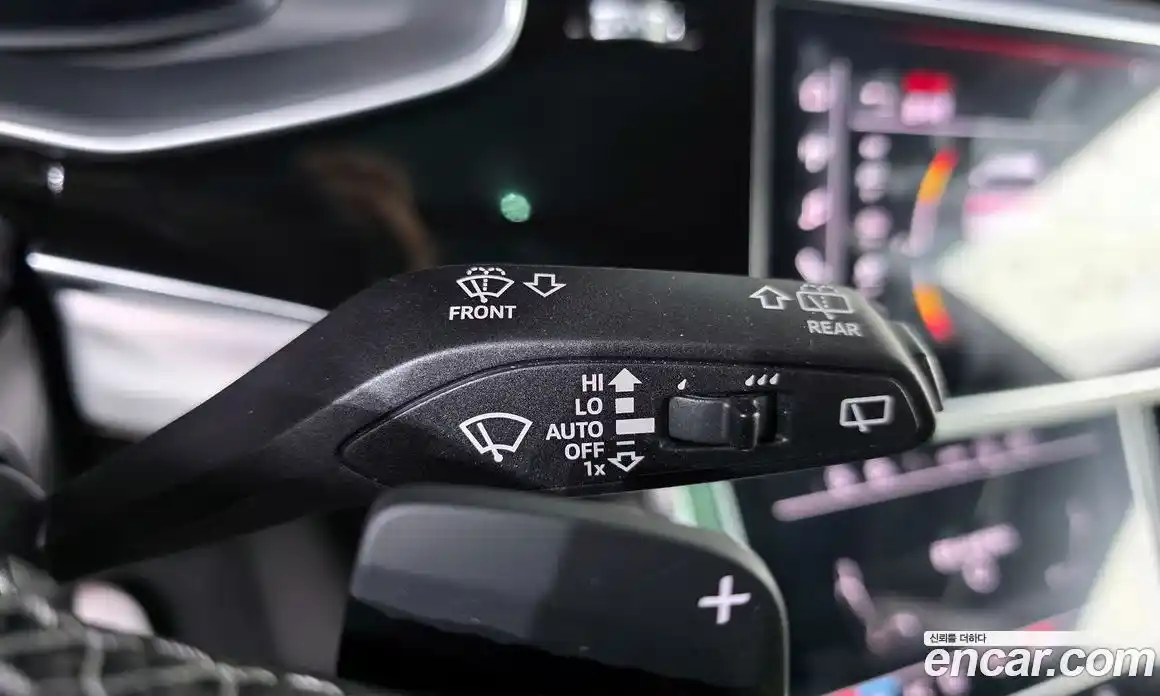 Audi Q8 2023 3.0 автомат (гидро), фото 30