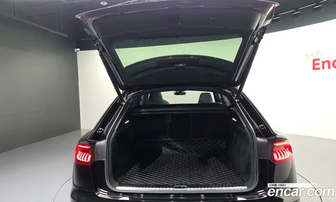 Audi Q8 2023 3.0 автомат (гидро), фото 35