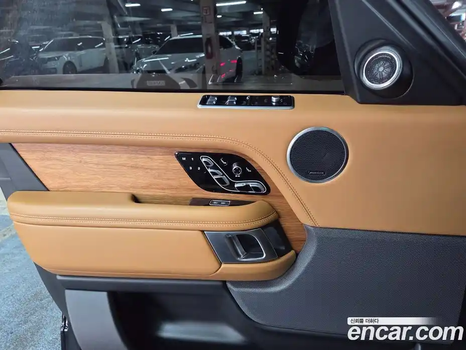 Land Rover Range Rover 2022 5.0 автомат (гидро), фото 18
