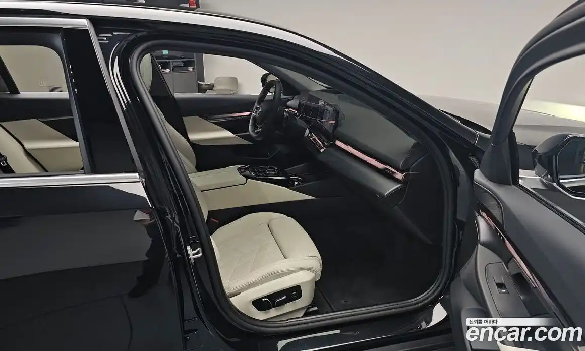 BMW 5-Series 2025 2.0 гидро, фото 15