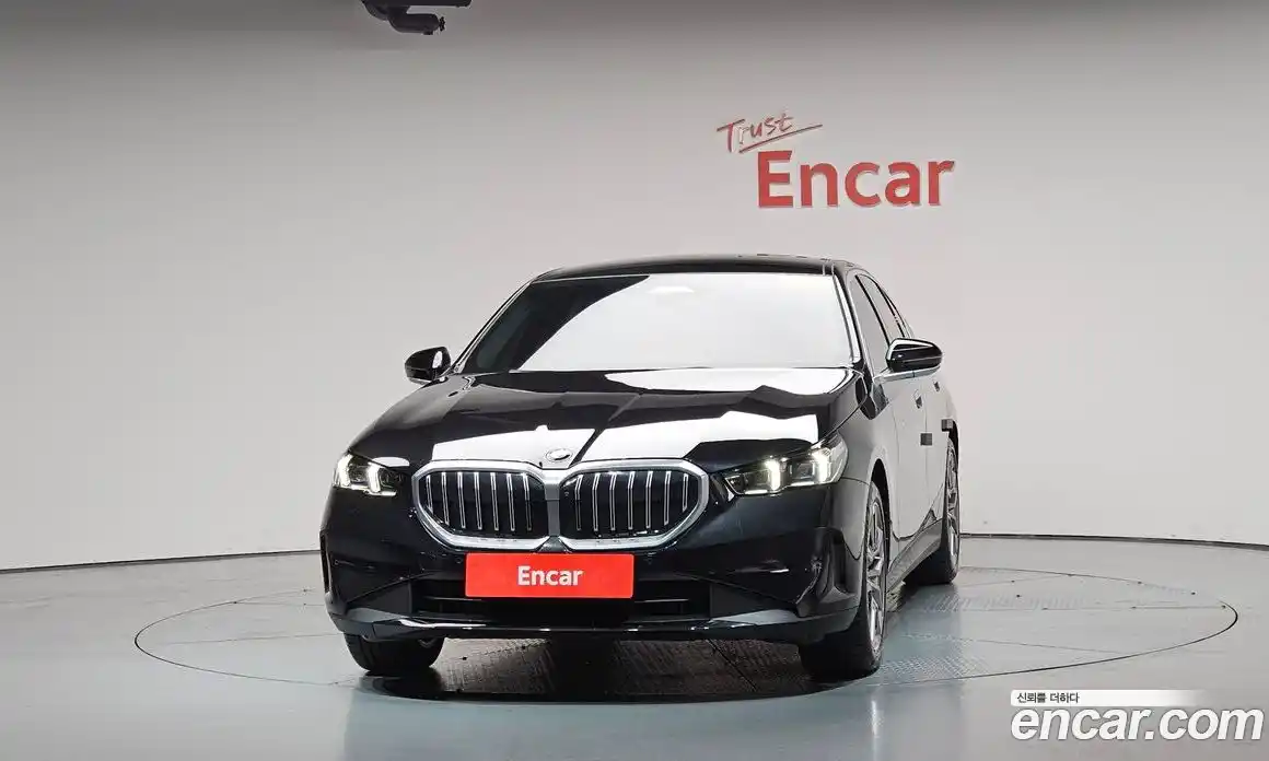 BMW 5-Series 2025 2.0 гидро, фото 2