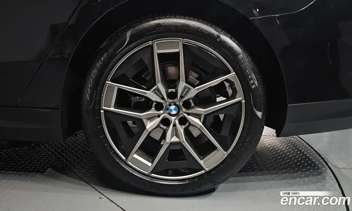 BMW 5-Series 2025 2.0 гидро, фото 6