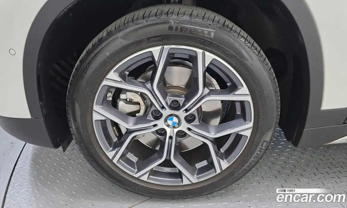 BMW X1 2021 2.0 автомат (гидро), фото 5