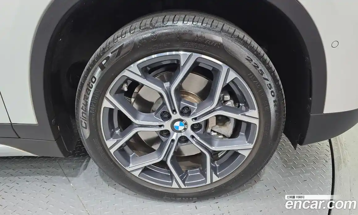 BMW X1 2021 2.0 автомат (гидро), фото 7