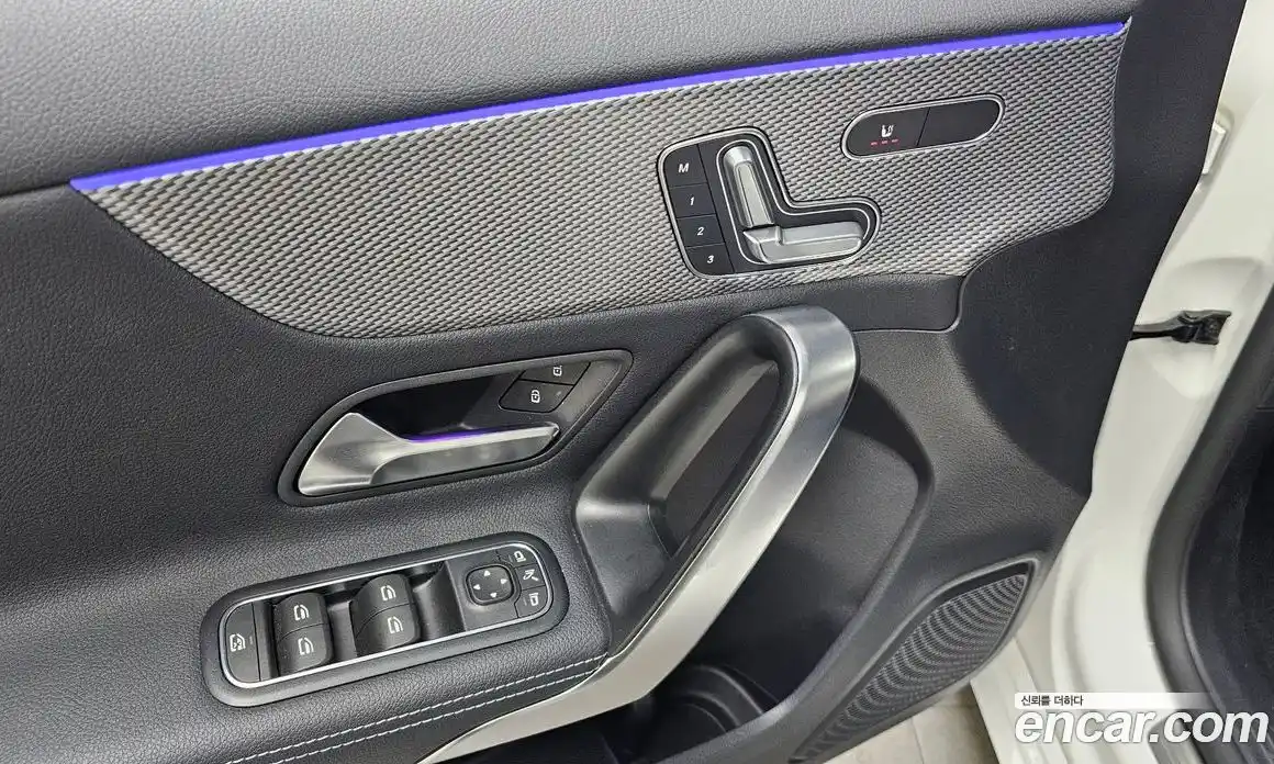 Mercedes-Benz A-Class 2023 2.0 гидро, фото 15