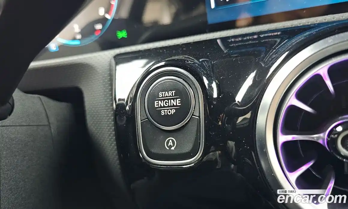 Mercedes-Benz A-Class 2023 2.0 гидро, фото 16