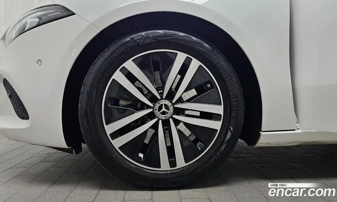 Mercedes-Benz A-Class 2023 2.0 гидро, фото 5