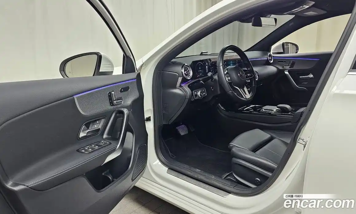 Mercedes-Benz A-Class 2023 2.0 гидро, фото 10