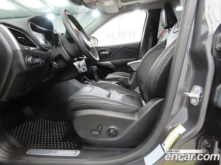 Jeep Cherokee 2021 3.2 автомат (гидро), фото 5
