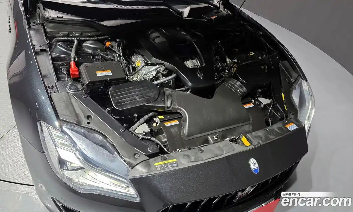 Maserati Quattroporte 2023 3.0 гидро, фото 6