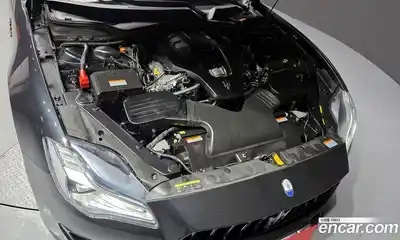 Maserati Quattroporte 2023 3.0 гидро, миниатюра 6