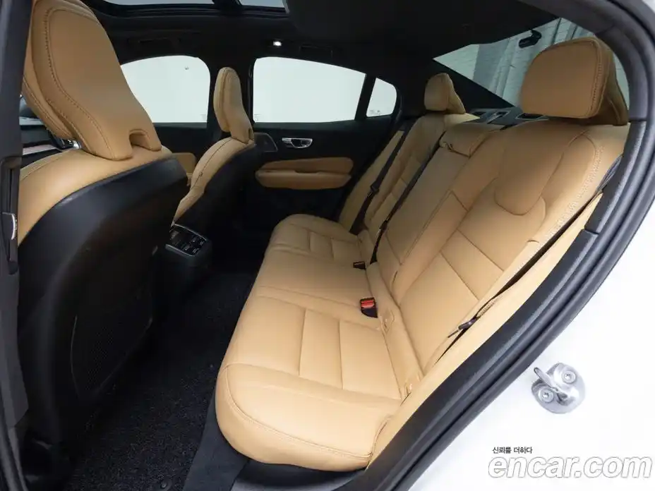 Volvo S60 2023 2.0 автомат (гидро), фото 11
