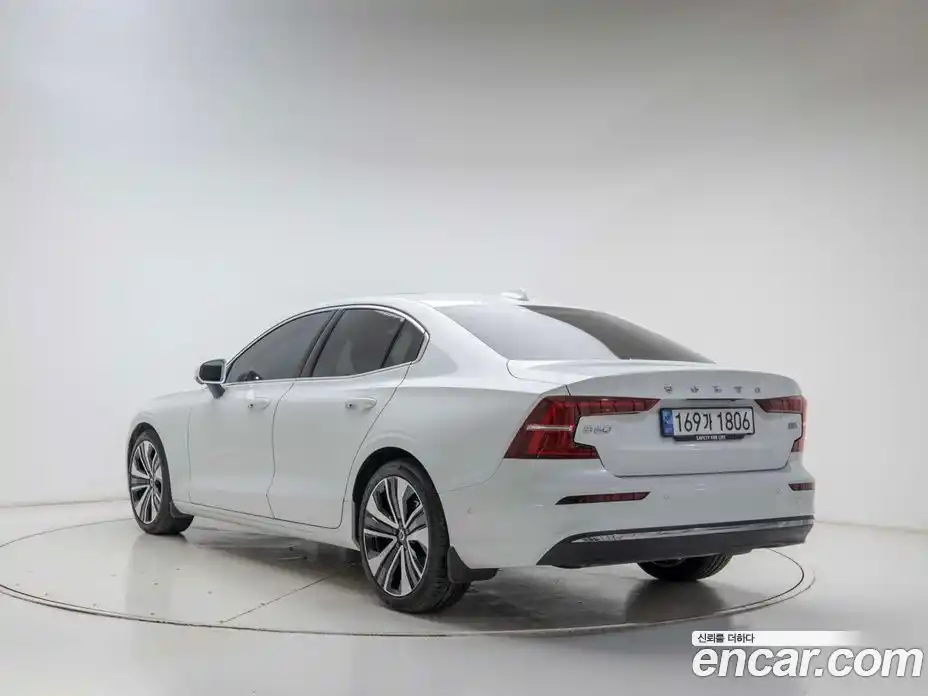 Volvo S60 2023 2.0 автомат (гидро), фото 4