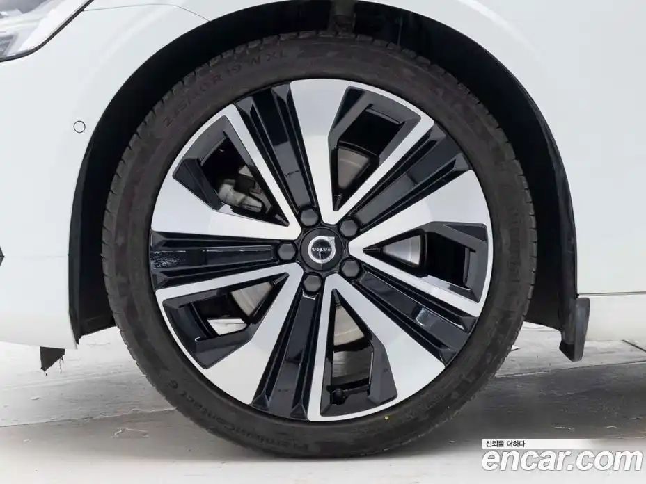 Volvo S60 2023 2.0 автомат (гидро), фото 5