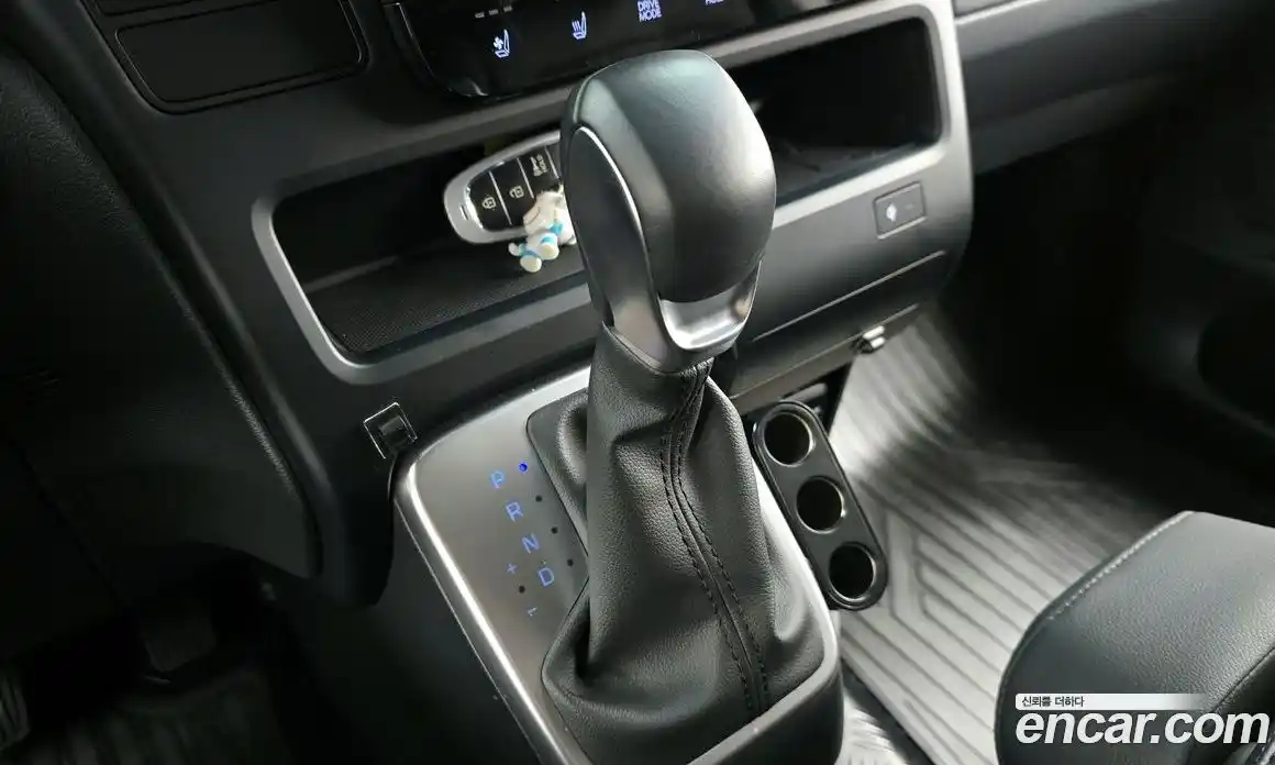 Hyundai Staria 2024 2.2 автомат (гидро), фото 12