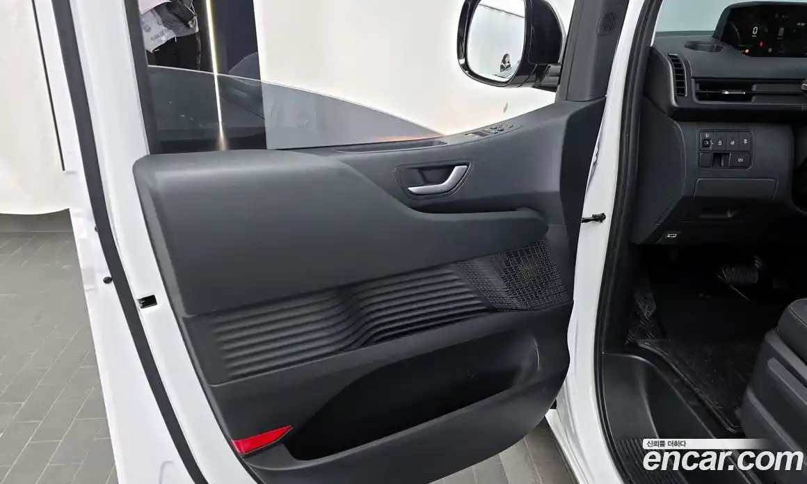Hyundai Staria 2024 2.2 автомат (гидро), фото 14