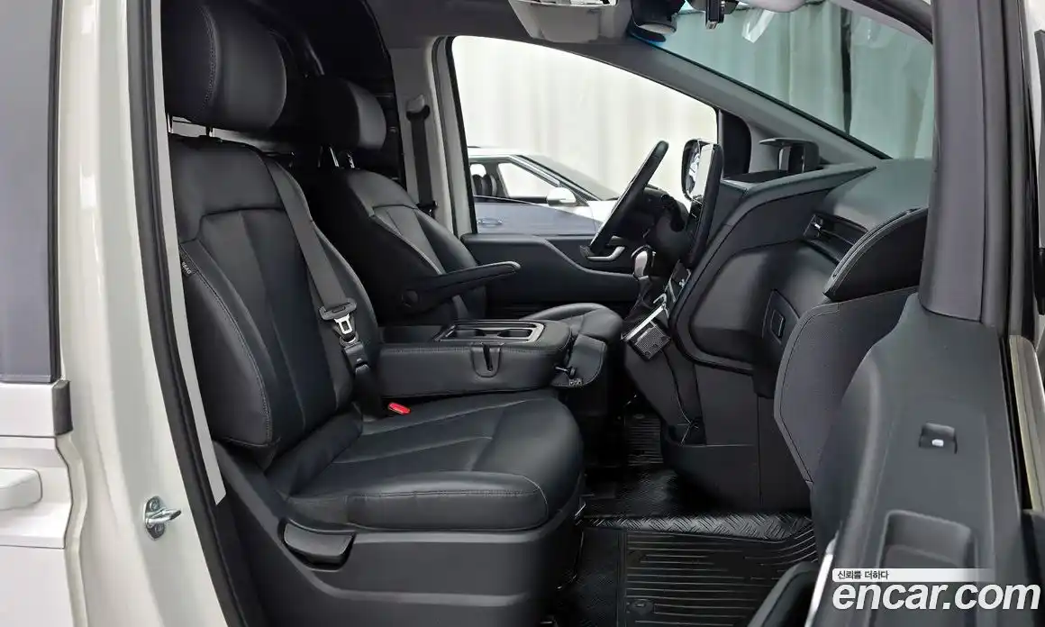 Hyundai Staria 2024 2.2 автомат (гидро), фото 16