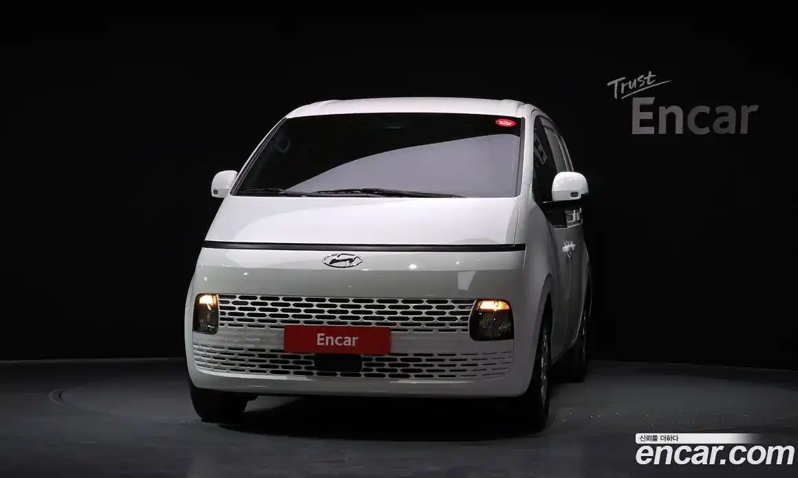 Hyundai Staria 2024 2.2 автомат (гидро), фото 3