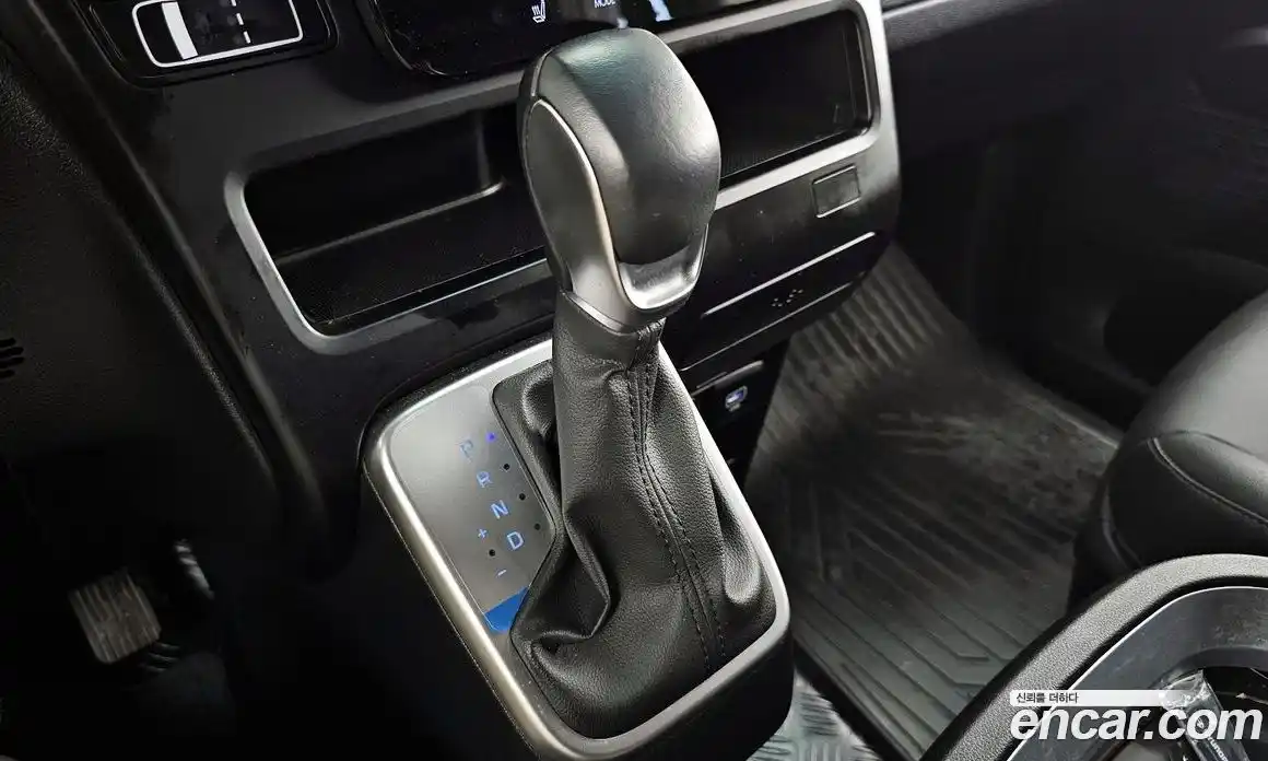 Hyundai Staria 2024 2.2 автомат (гидро), фото 12