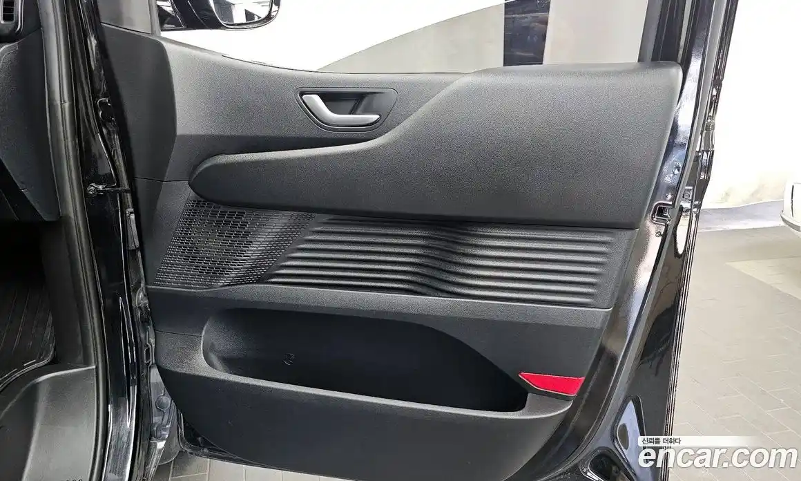 Hyundai Staria 2024 2.2 автомат (гидро), фото 14