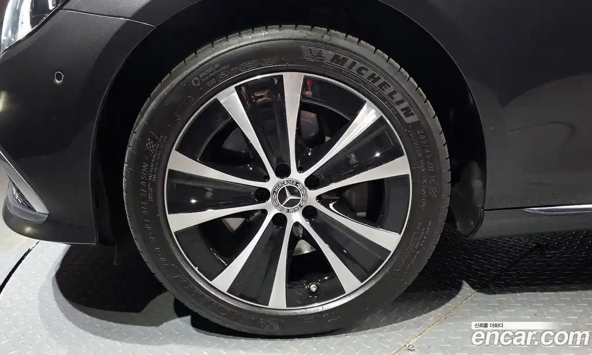 Mercedes-Benz E-Class 2021 2.0 гидро, фото 5