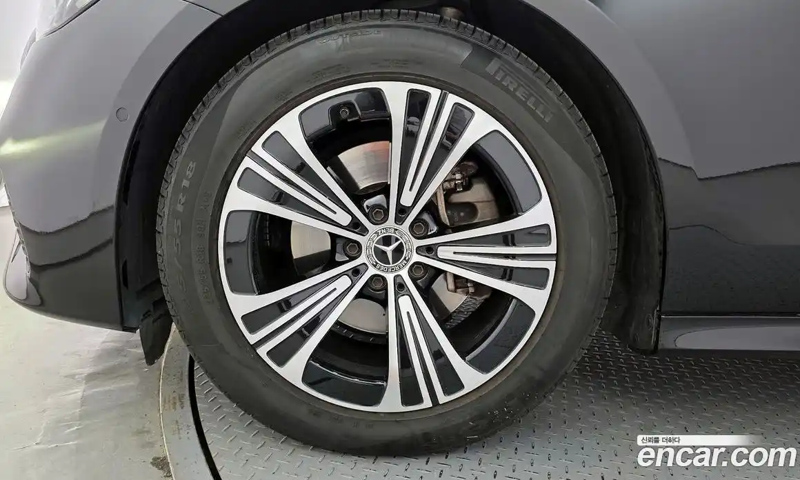 Mercedes-Benz E-Class 2024 2.0 гидро, фото 5