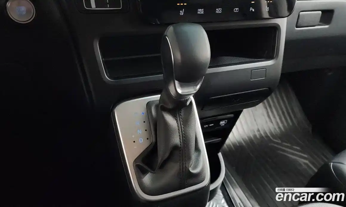 Hyundai Staria 2025 2.2 гидро, фото 12