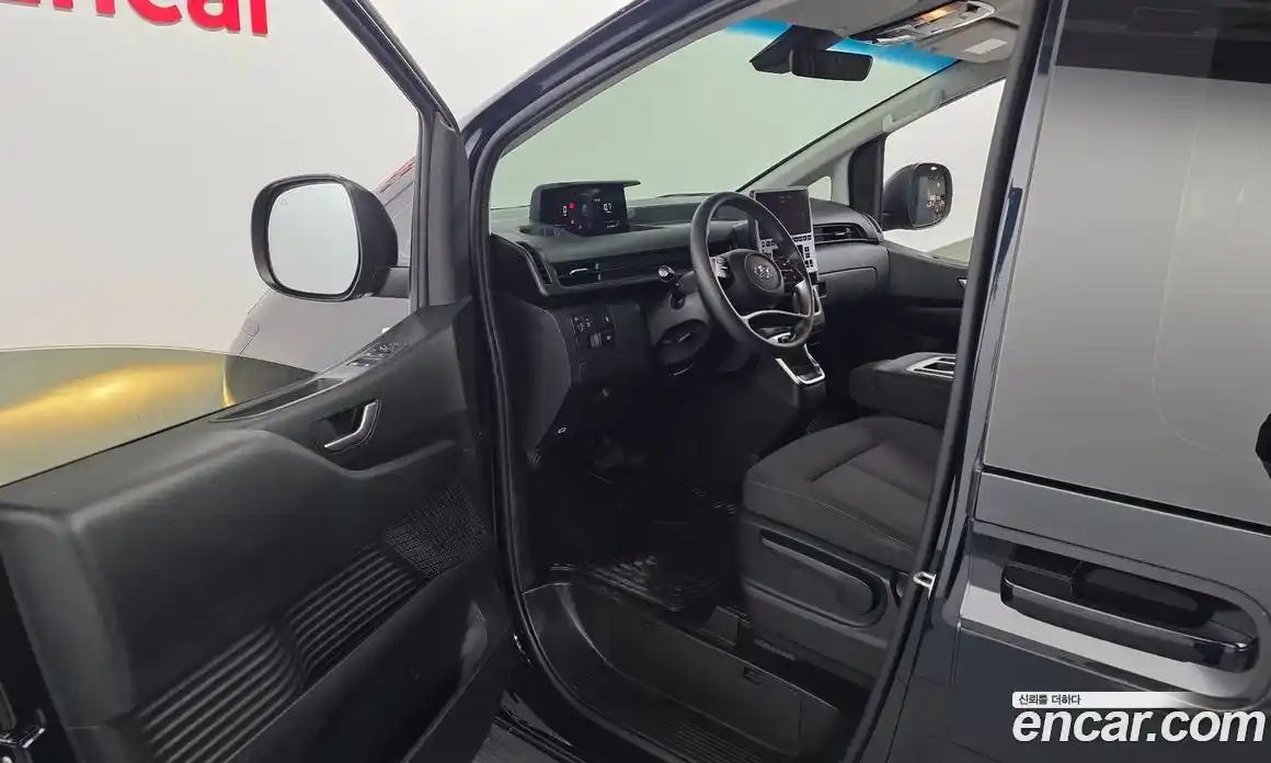 Hyundai Staria 2023 2.2 гидро, фото 13