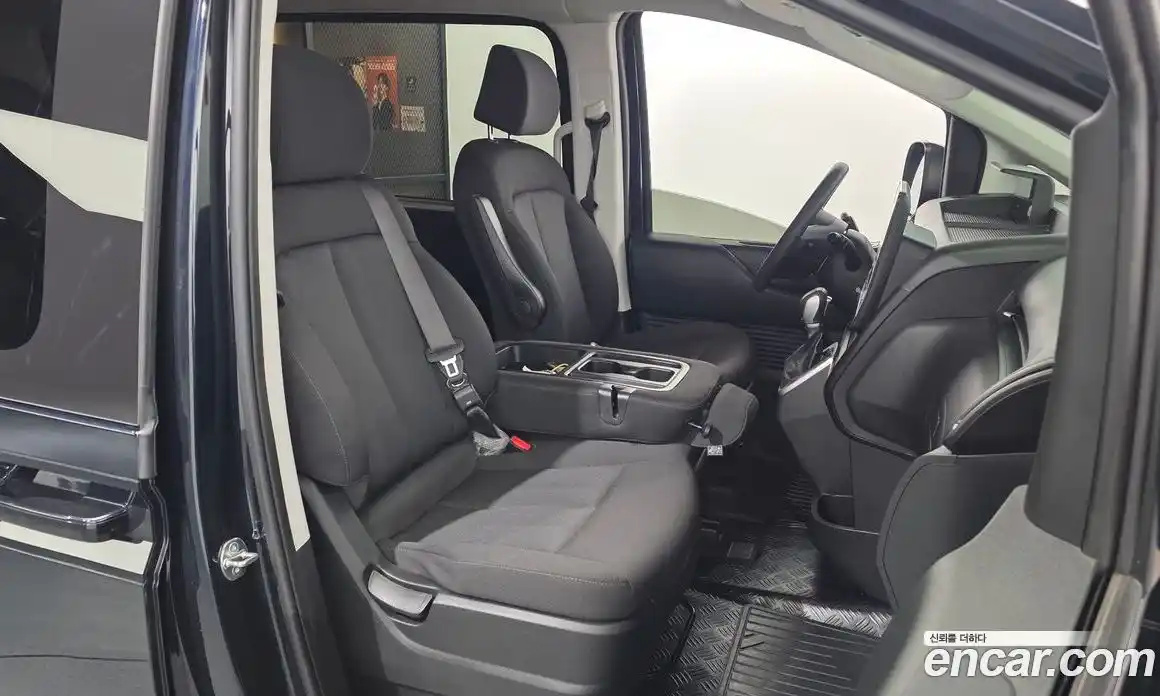 Hyundai Staria 2023 2.2 гидро, фото 16