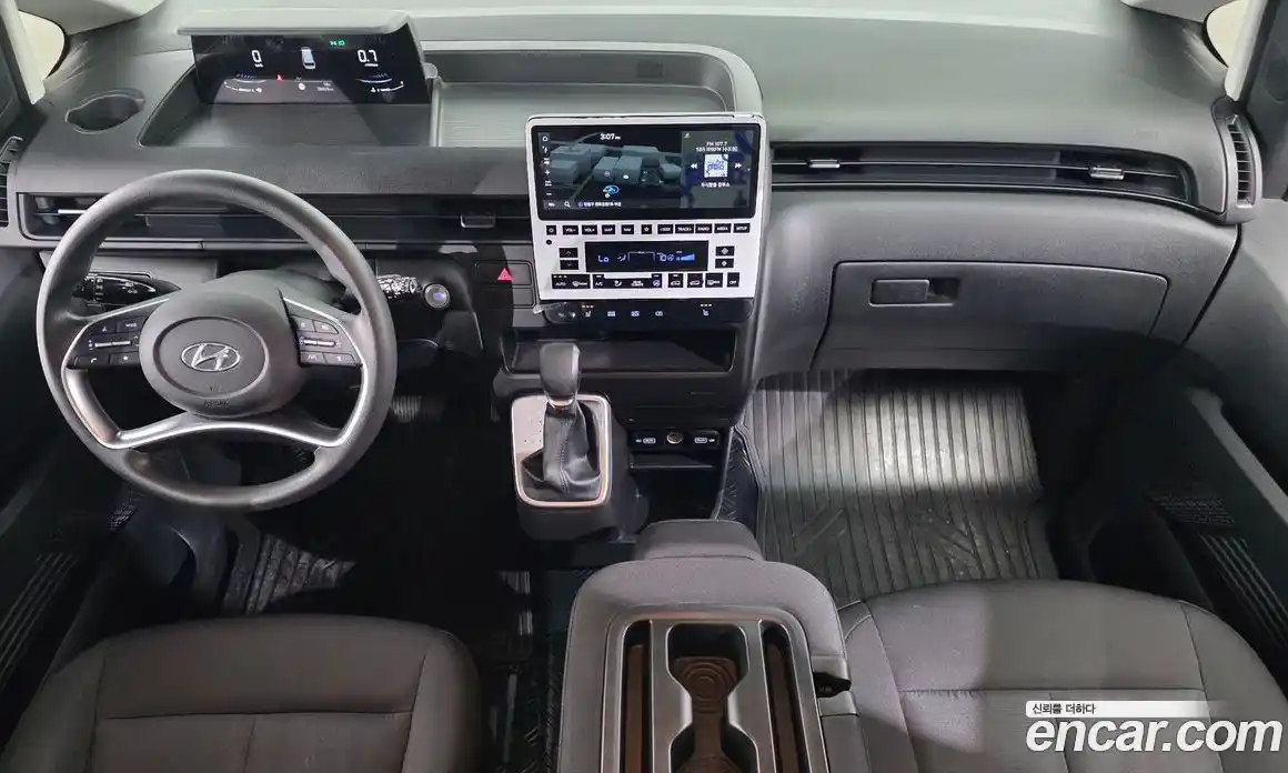 Hyundai Staria 2023 2.2 гидро, фото 10