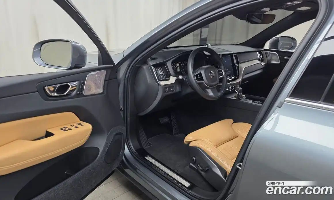 Volvo XC60 2018 2.0 автомат (гидро), фото 13