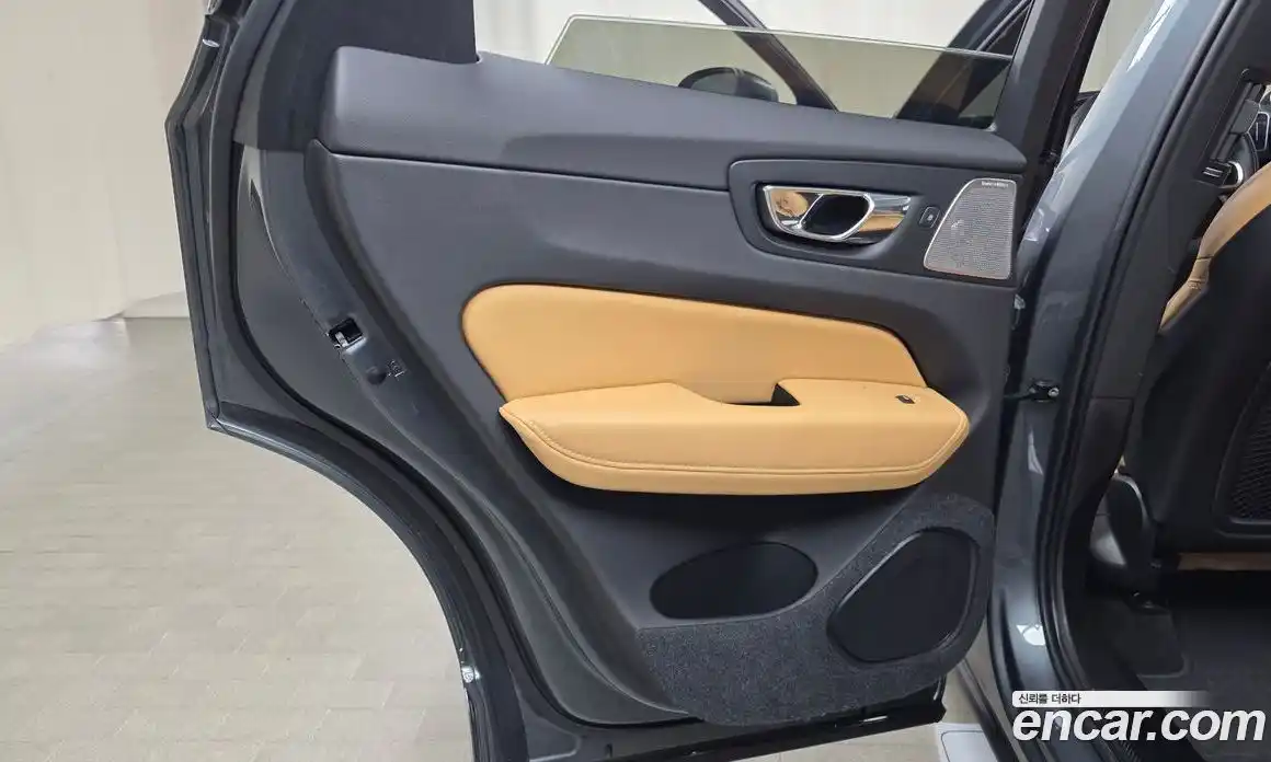 Volvo XC60 2018 2.0 автомат (гидро), фото 15