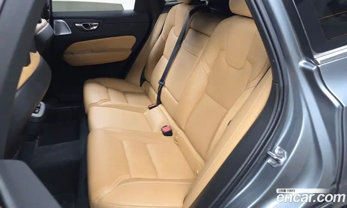 Volvo XC60 2018 2.0 автомат (гидро), фото 16