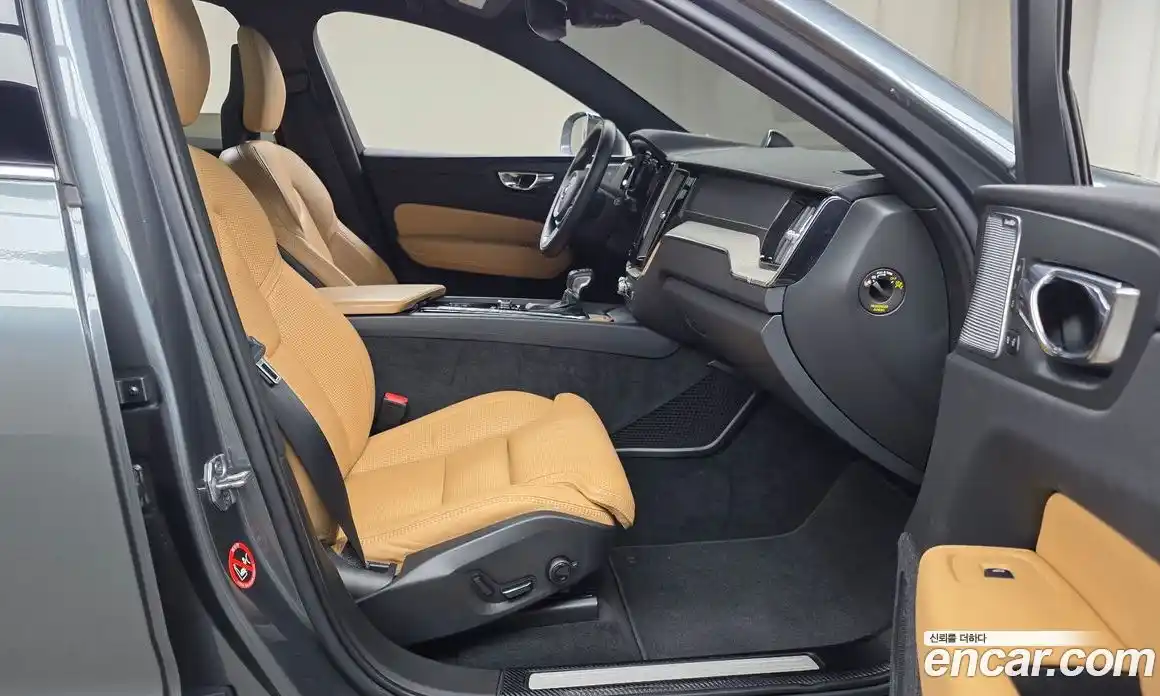 Volvo XC60 2018 2.0 автомат (гидро), фото 17