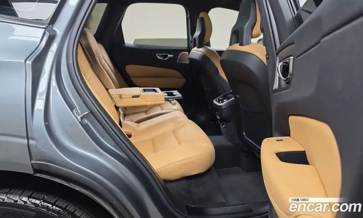 Volvo XC60 2018 2.0 автомат (гидро), фото 18