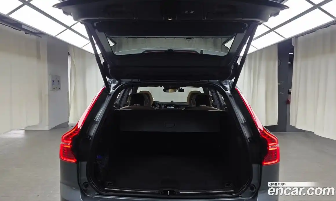 Volvo XC60 2018 2.0 автомат (гидро), фото 26